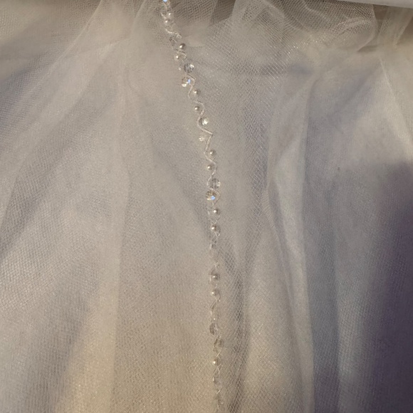 Bead and Pearl Trimmed Chapel Length Veil Davids bridal unopened from Davids bri - Picture 5 of 12